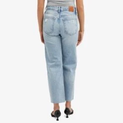 Anine Bing Gavin Jeans 9 Anine Bing Gavin Jeans -Vibrant Vogue 05 01 2024 si a 06 1113 440 8