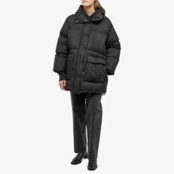 Stand Studio Edna Oversized Puffer Coat 10 Stand Studio Edna Oversized Puffer Coat -Vibrant Vogue 11 11 2022 SI 61745 8651 89900 m8 1