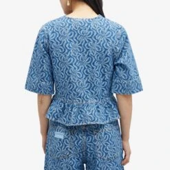 GANNI Denim Flounce Tie Blouse 9 GANNI Denim Flounce Tie Blouse -Vibrant Vogue 19 01 2024 JA J1394 566 8 1