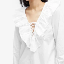 GANNI Cotton Poplin Ruffle V-neck Blouse -Vibrant Vogue 22 01 2024 LB F8701 151 10 1