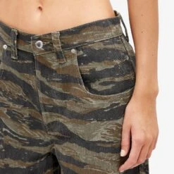 Alexander Wang Camo Bagged Out Combat Pocket Jeans -Vibrant Vogue 27 09 2023 JA 4DC4234115 240 9 1