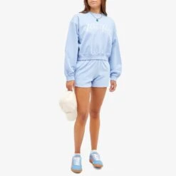 Sporty & Rich Rizzoli Tennis Cropped Sweat -Vibrant Vogue 28 08 2023 SI CR933HY m8 1