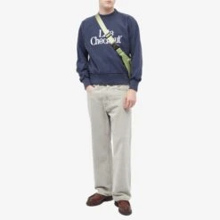 Late Checkout LC Logo Crew Sweat -Vibrant Vogue 30 08 23 ls lc d05sud02 nvy 8